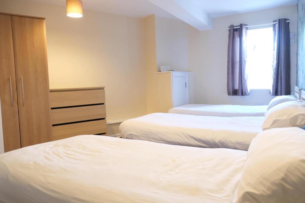 Bee Stays - Crossbar Hotel Warrington Exterior photo